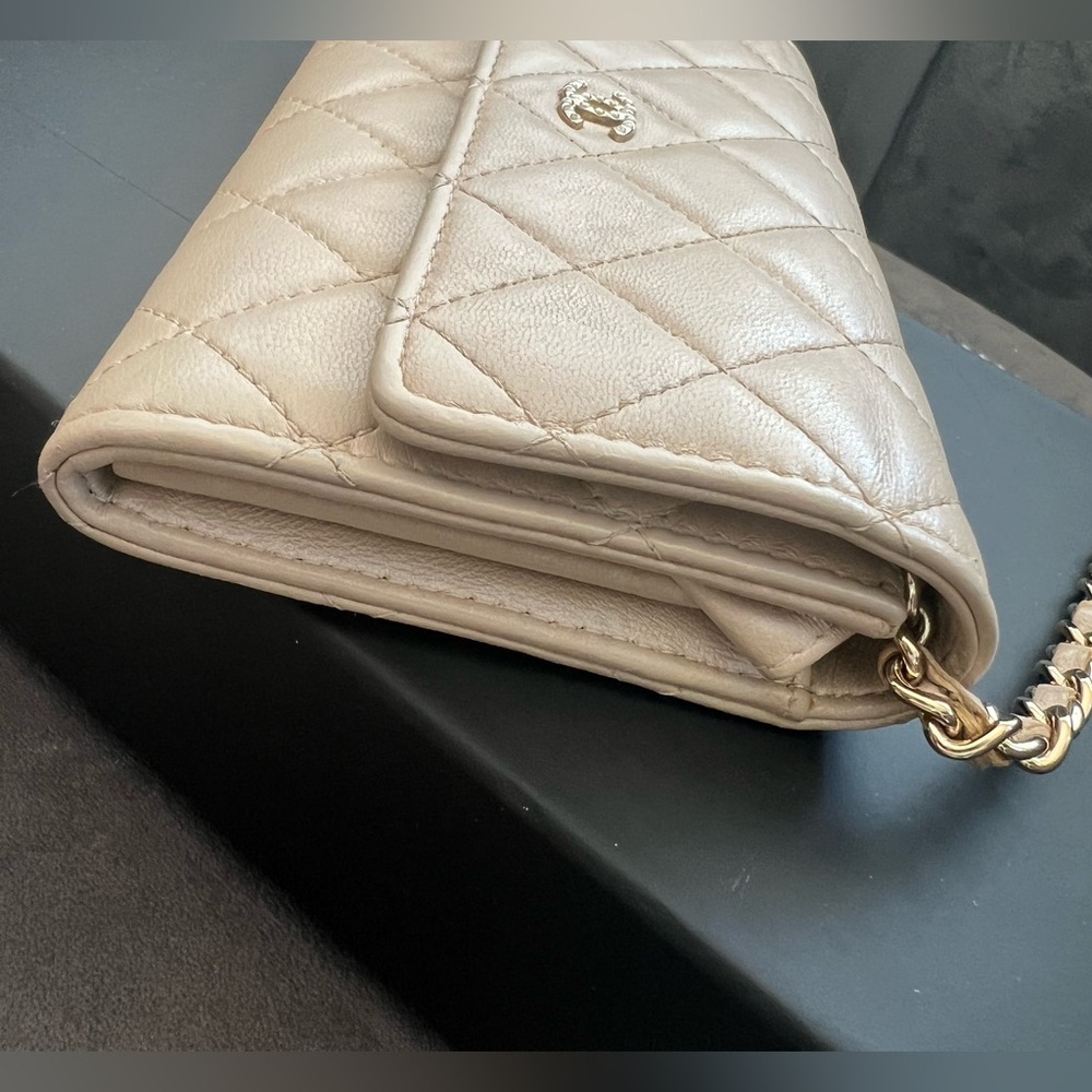 reserved - Lambskin Chanel Pearl Paris-Hamburg Bag - Picture 5 of 17